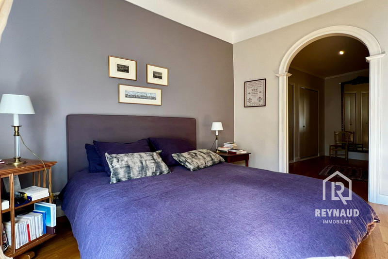 Maison - 380 m² - 10 pièces