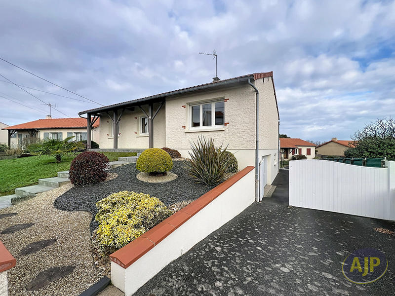 Maison - 102 m² - 4 pièces