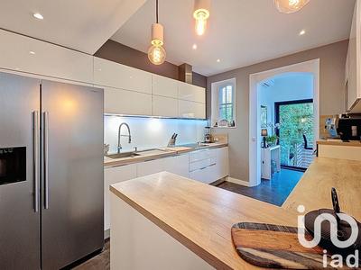 Maison - 205 m² - 7 pièces