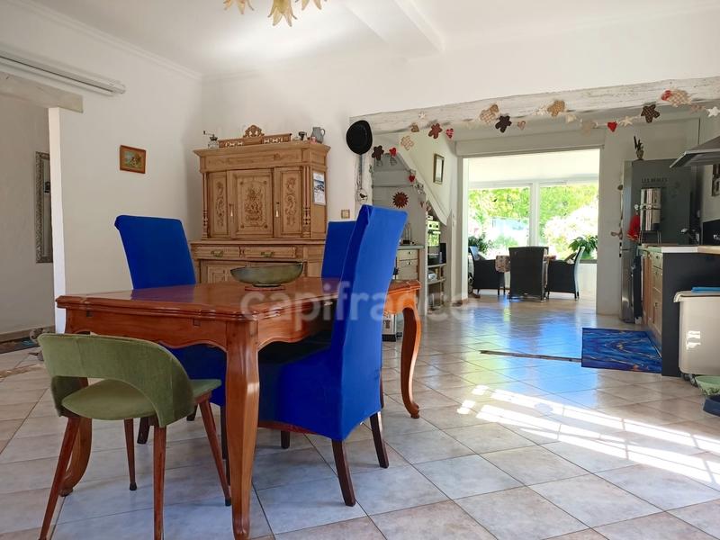 Maison - 220 m² - 7 pièces