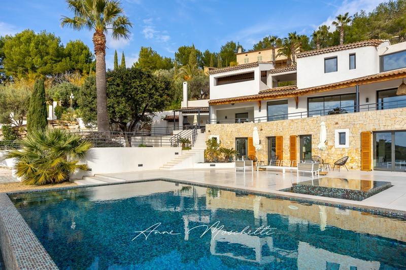 Maison - 450 m² - 8 pièces