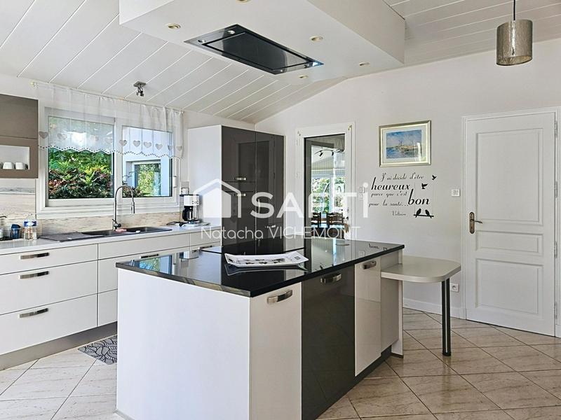 Villa - 262 m² - 9 pièces