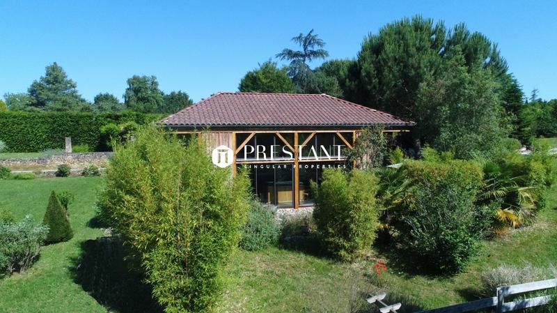 Demeure - 570 m² - 17 pièces