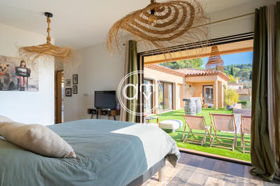 Villa - 331 m² - 8 pièces