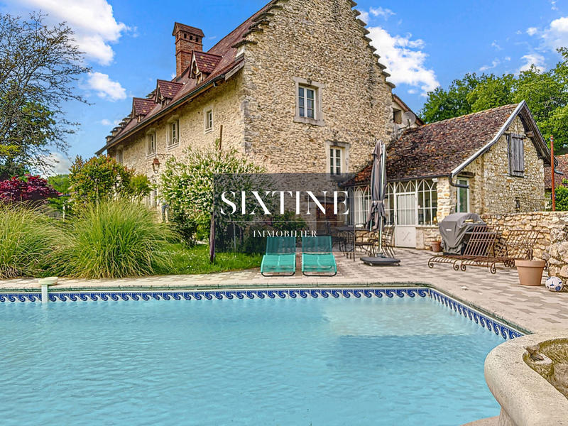 Maison ancienne - 552 m² - 10 pièces