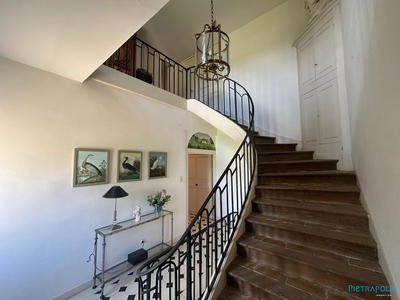 Maison - 305 m² - 9 pièces