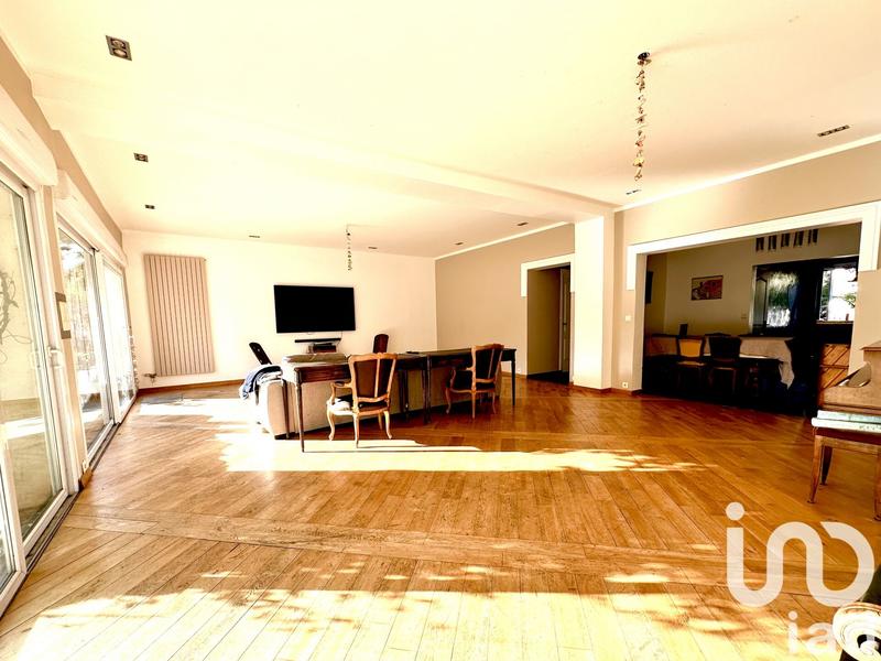 Maison - 200 m² - 8 pièces