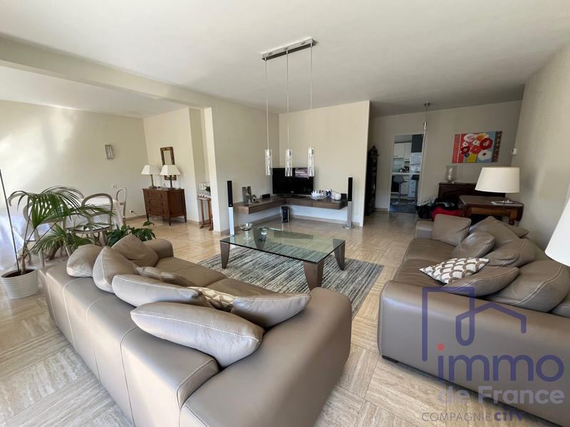 Appartement - 120 m² - 5 pièces