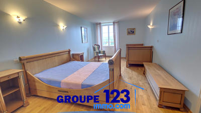 Maison - 382 m² - 10 pièces