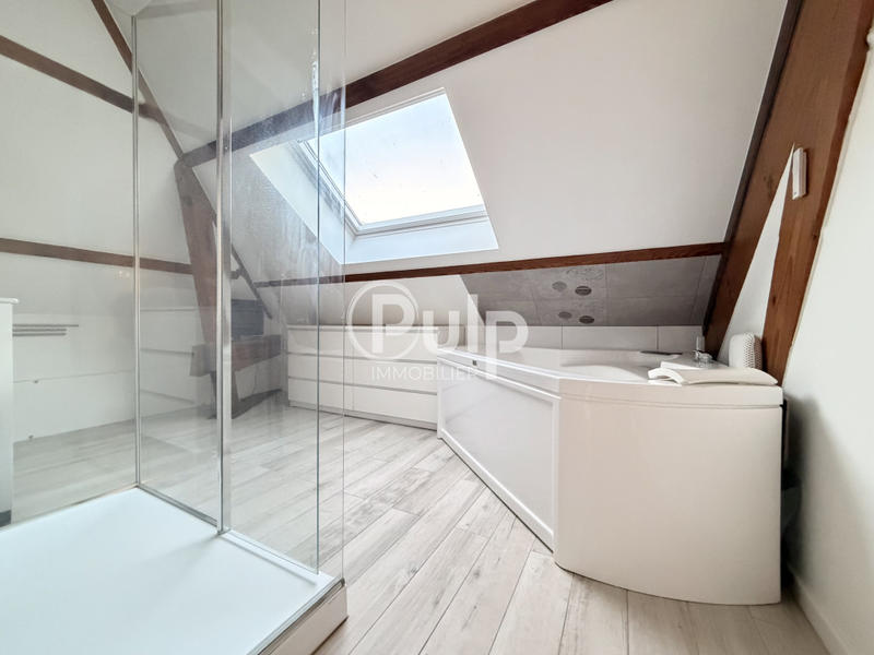 Maison - 300 m² - 10 pièces