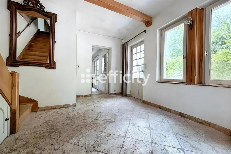 Maison - 240 m² - 8 pièces