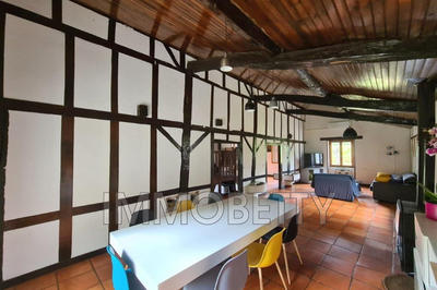 Maison - 225 m² - 8 pièces