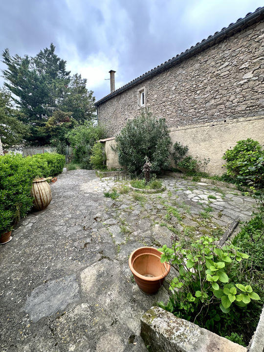 Maison - 220 m² - 8 pièces