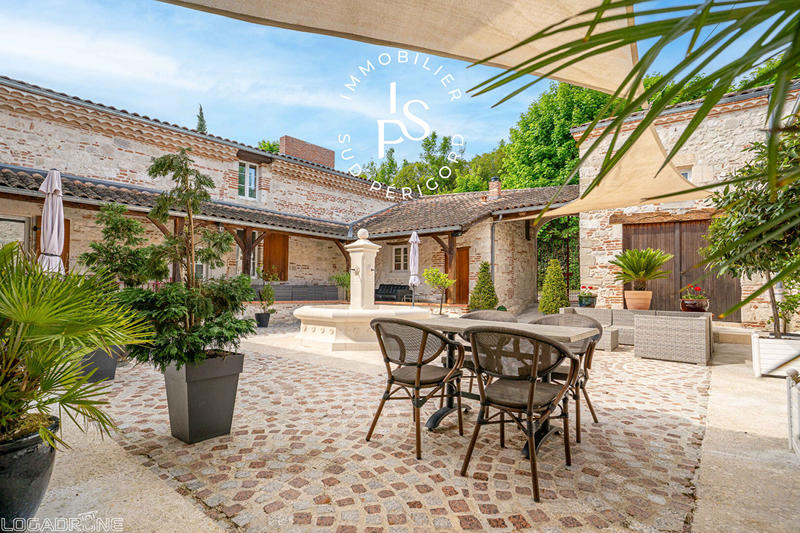 Maison - 666 m² - 20 pièces