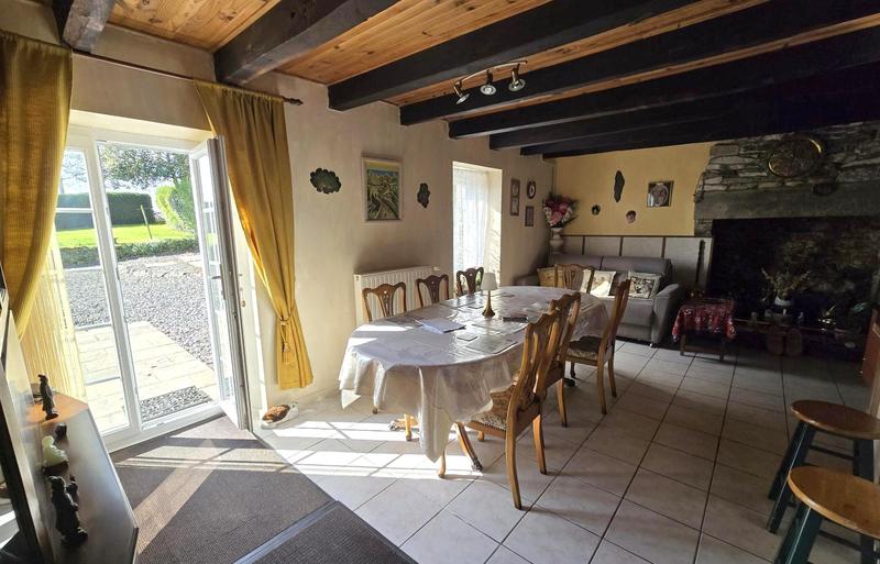 Maison traditionnelle - 217 m² - 8 pièces