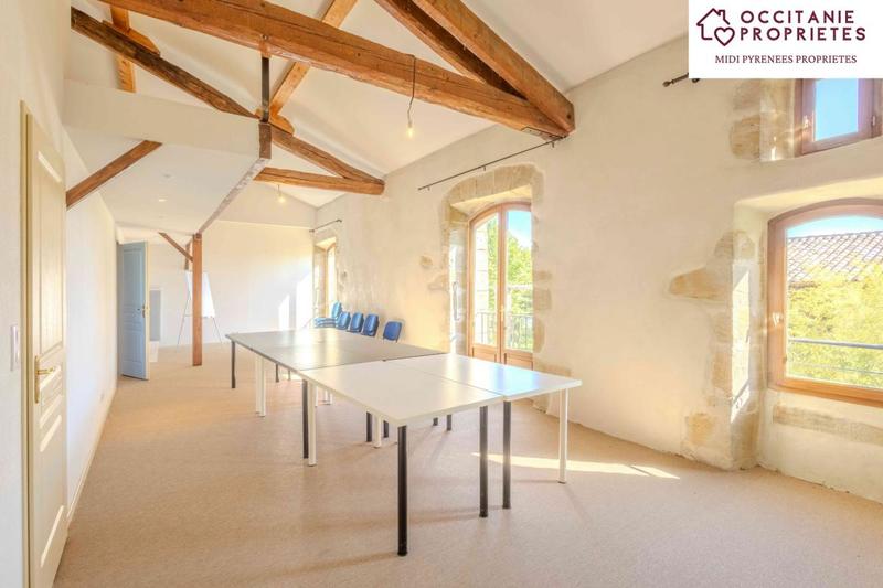 Corps de ferme - 700 m² - 17 pièces