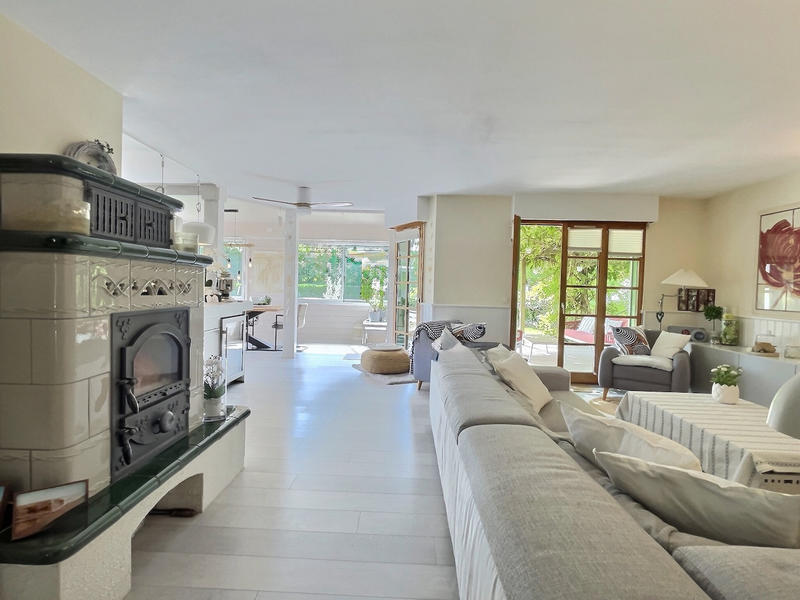 Maison - 180 m² - 6 pièces