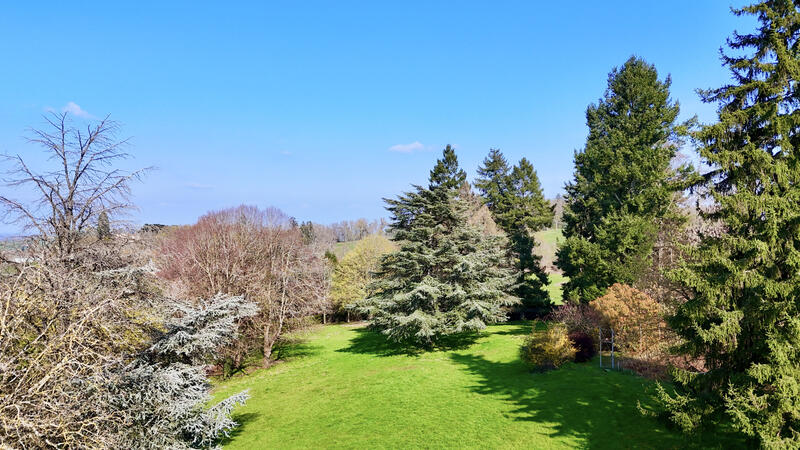 Maison - 240 m² - 7 pièces