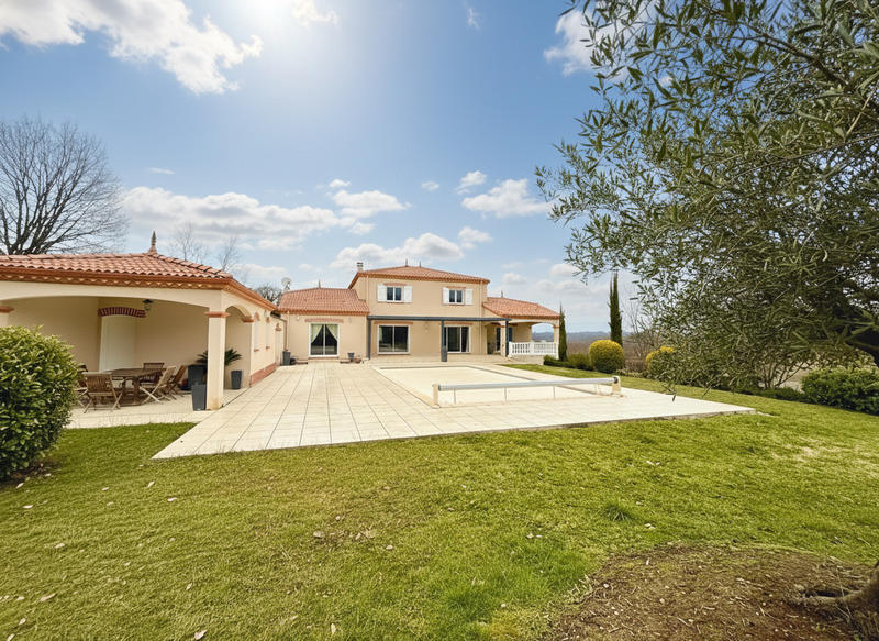 Maison - 219 m² - 7 pièces