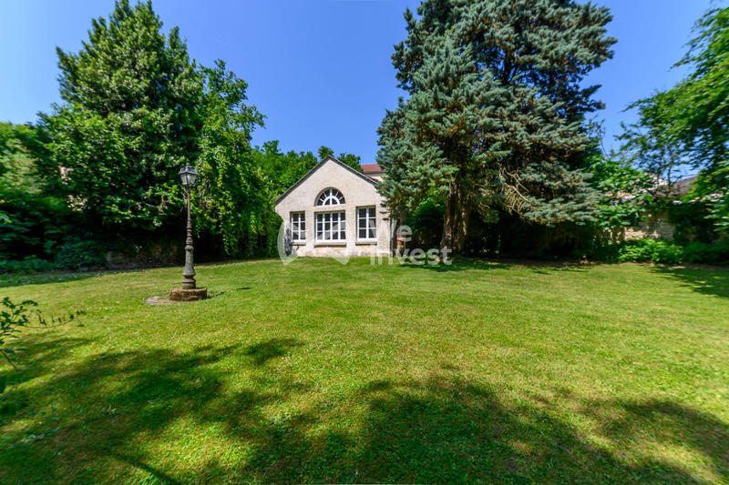 Maison - 350 m² - 15 pièces