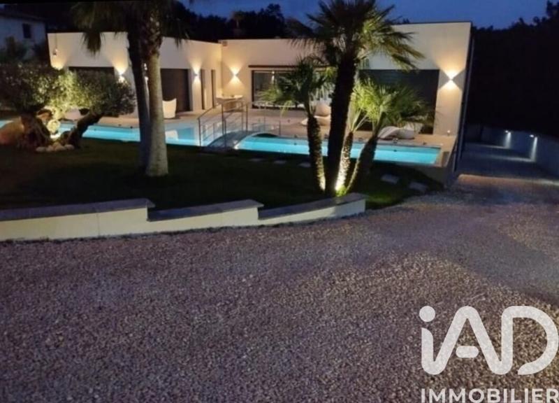 Maison - 210 m² - 4 pièces