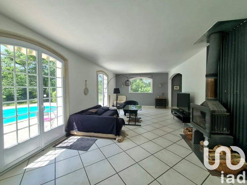 Maison - 220 m² - 9 pièces