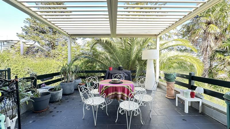 Maison - 230 m² - 7 pièces