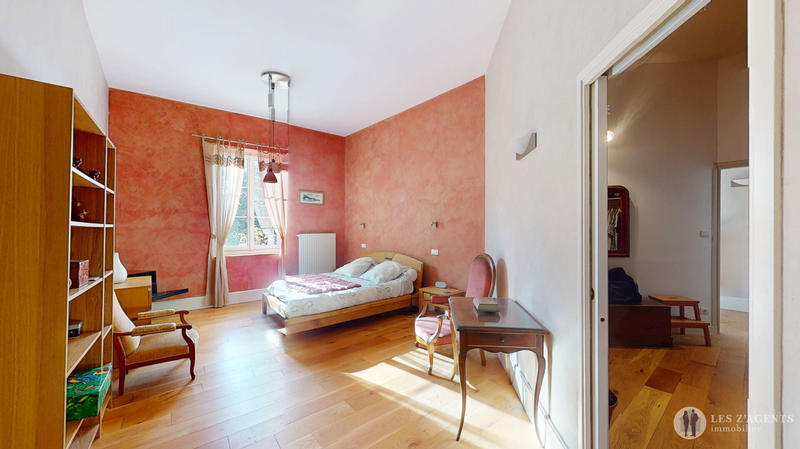 Maison - 290 m² - 13 pièces