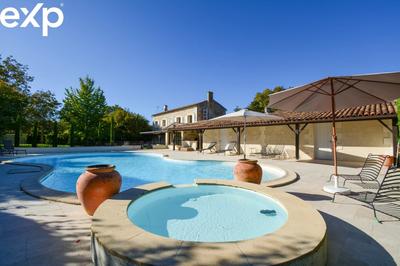 Maison - 300 m² - 9 pièces