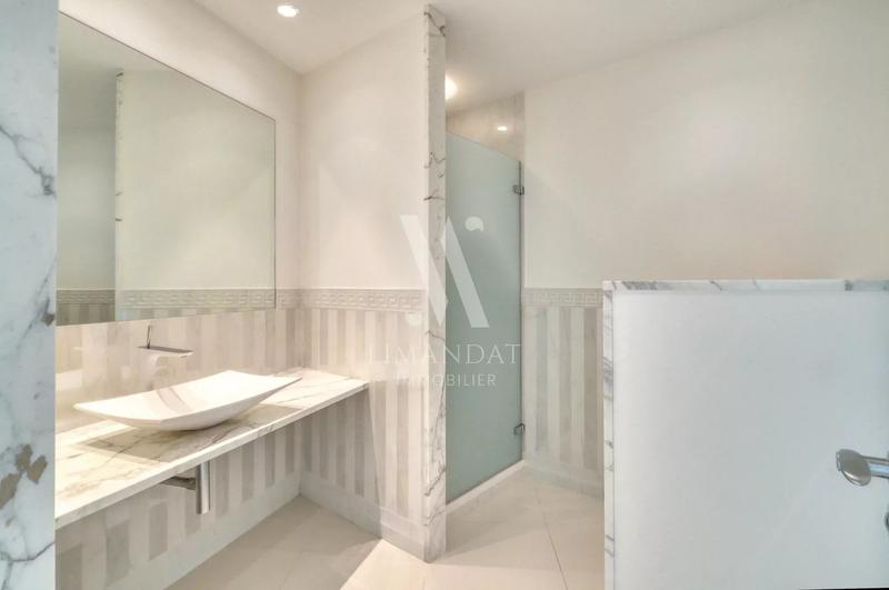 Villa - 646 m² - 10 pièces