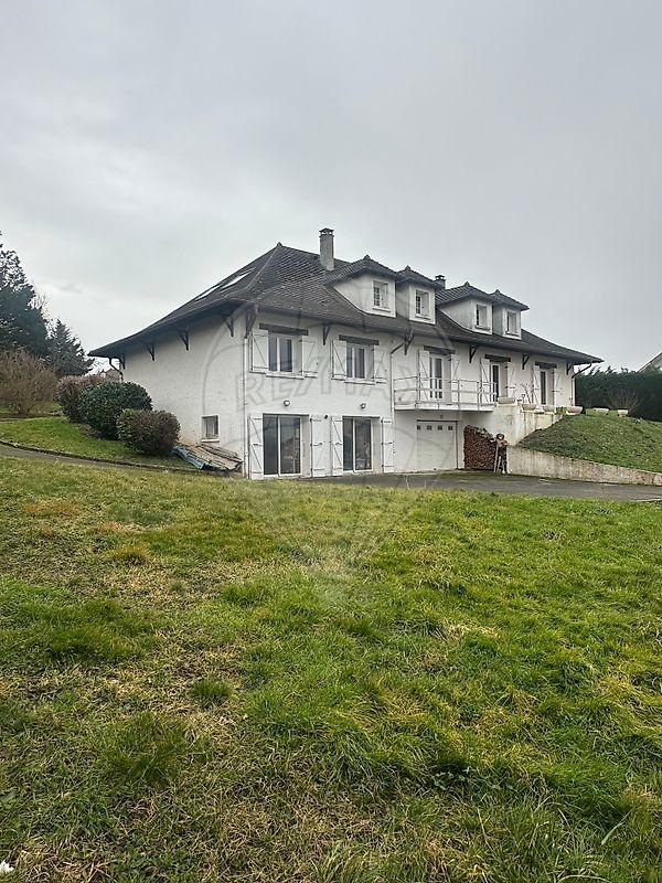 Maison - 331 m² - 8 pièces