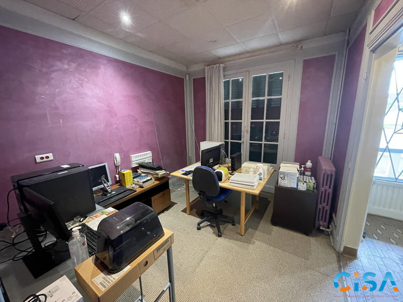 Maison - 265 m² - 10 pièces