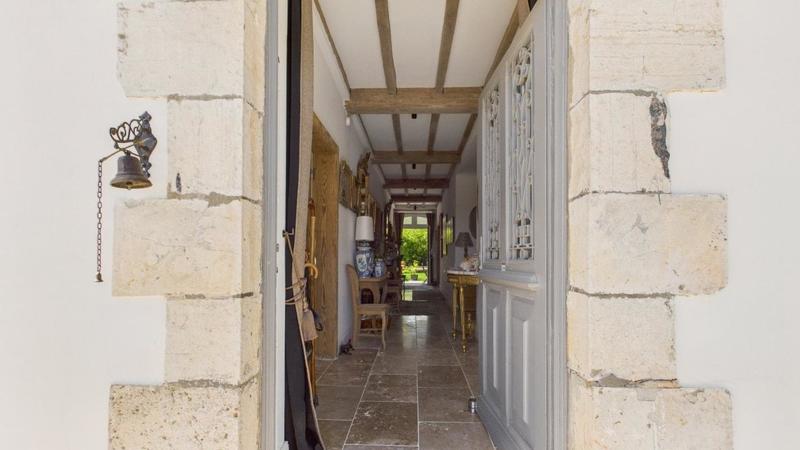 Maison - 410 m² - 11 pièces