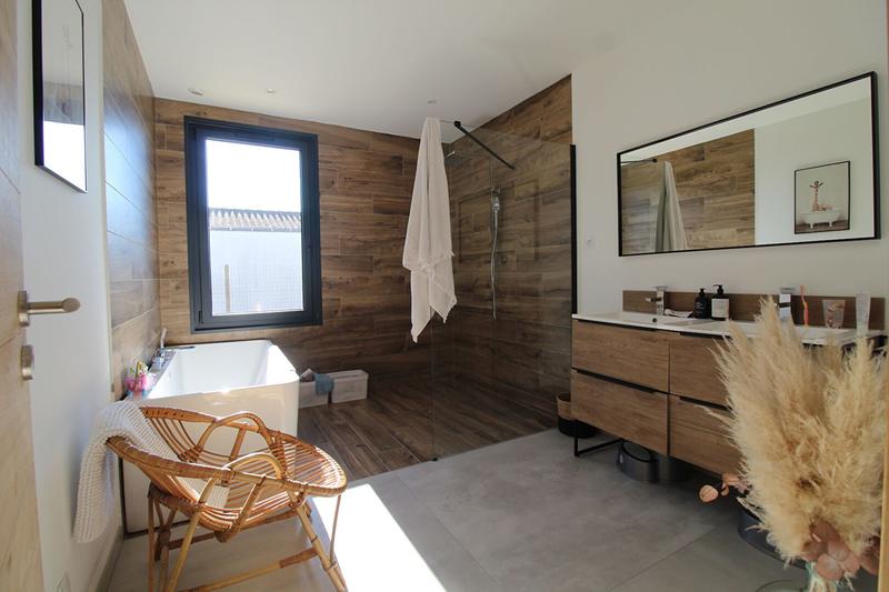 Maison - 220 m² - 5 pièces