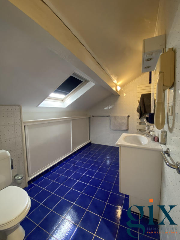 Maison - 317 m² - 11 pièces