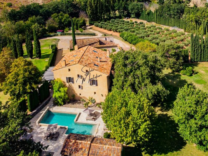 Maison de maîtres - 700 m² - 15 pièces