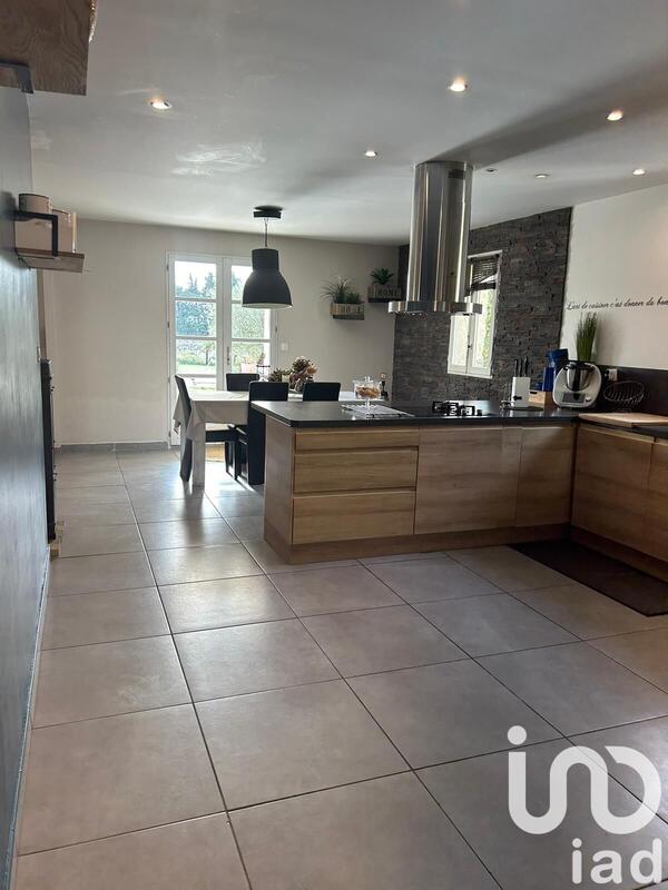 Maison - 214 m² - 8 pièces