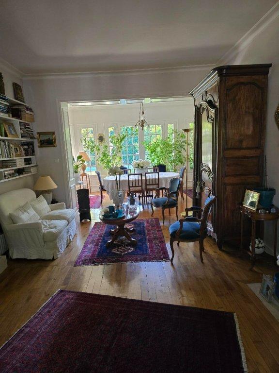 Propriété - 202 m² - 10 pièces