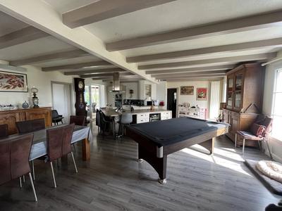 Maison - 203 m² - 7 pièces