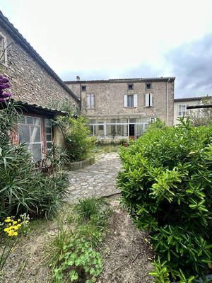 Maison - 220 m² - 8 pièces