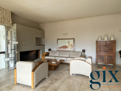 Maison - 317 m² - 11 pièces