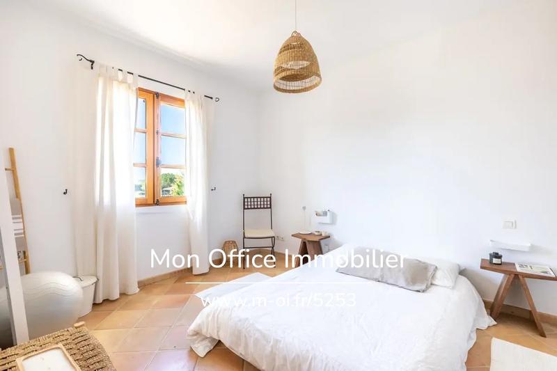 Villa - 240 m² - 6 pièces