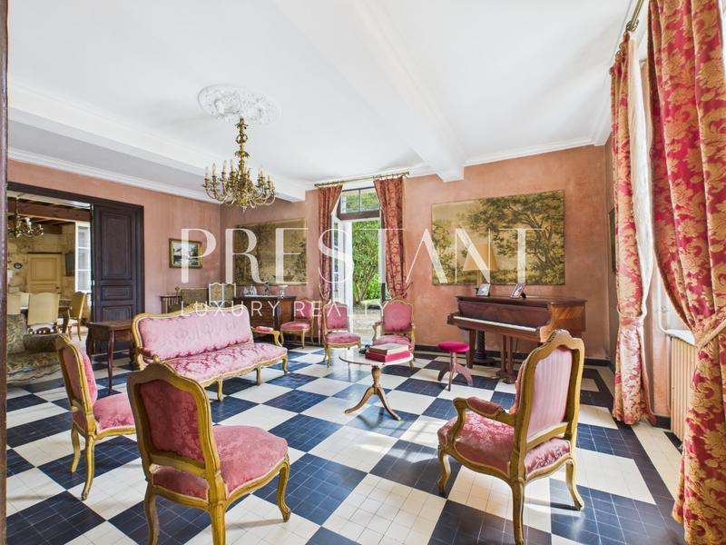 Maison - 400 m² - 10 pièces