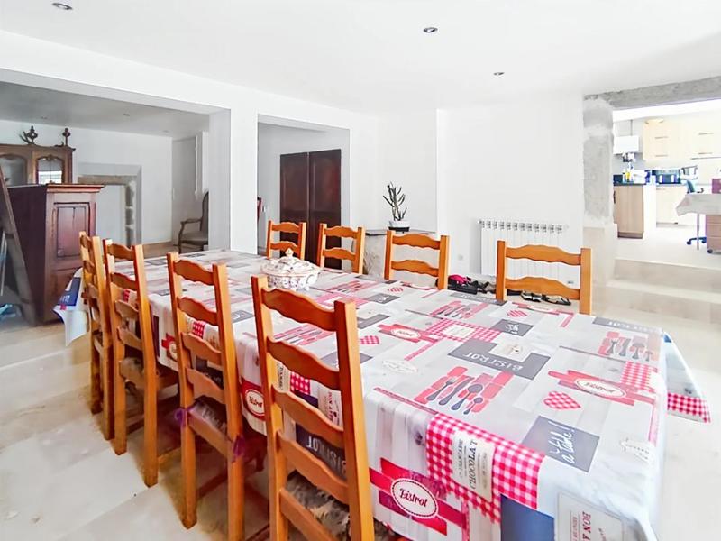 Maison - 300 m² - 9 pièces