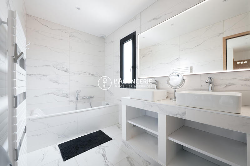 Maison - 170 m² - 5 pièces