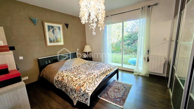 Maison - 230 m² - 7 pièces