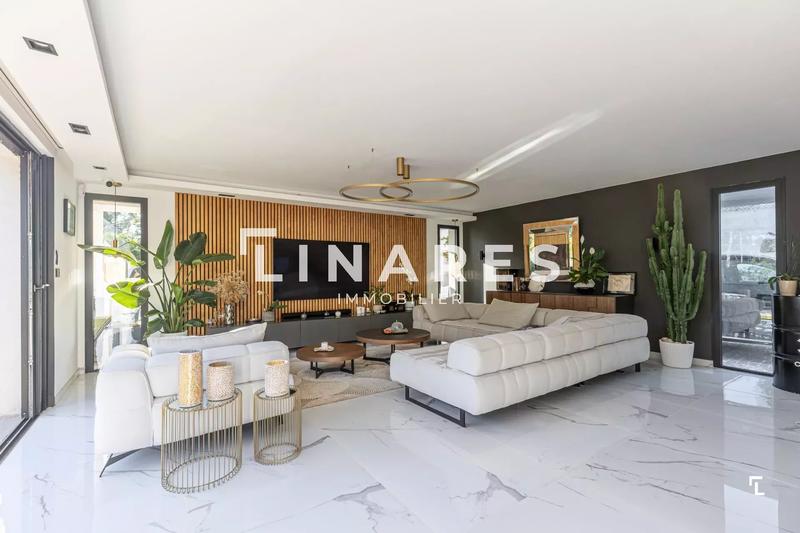 Villa - 242 m² - 5 pièces