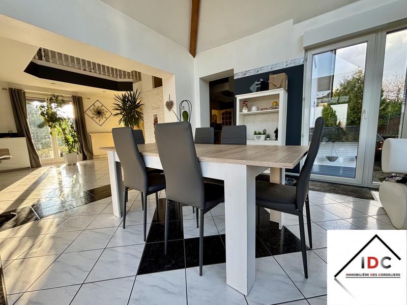 Maison - 166 m² - 6 pièces