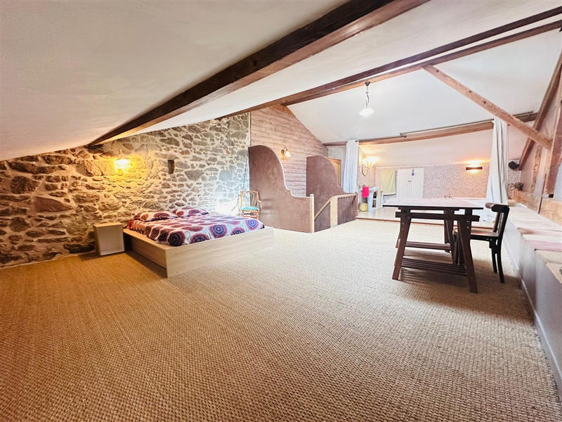 Maison - 231 m² - 7 pièces