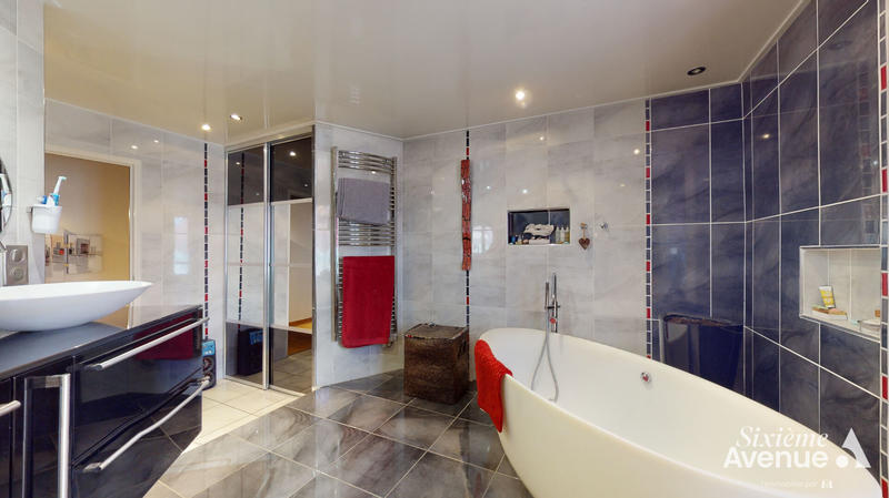 Maison - 405 m² - 12 pièces